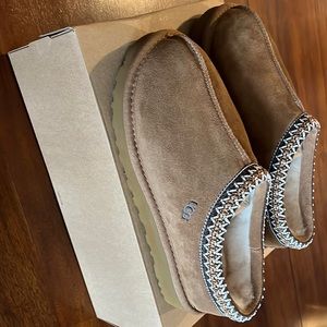 Women’s new in box Ugg Tasman slipper size 8